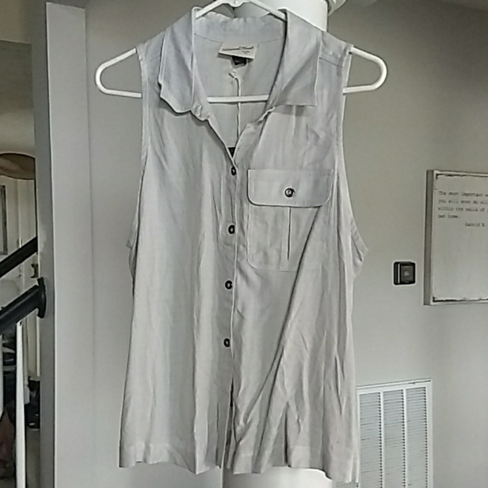 NWT Universal thread summer top